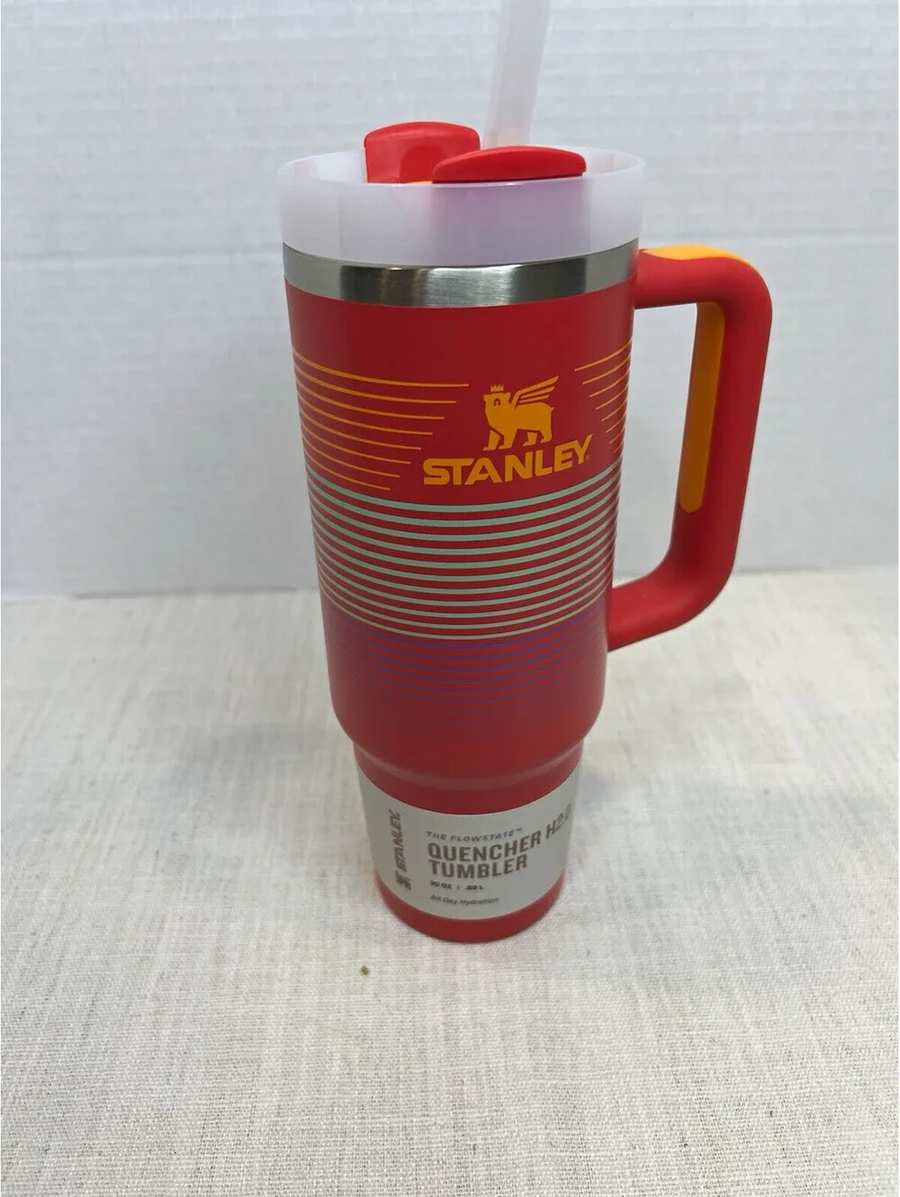 Stanley Quencher H2.0 FlowState 30 oz Striped Magenta Hyper Stripe